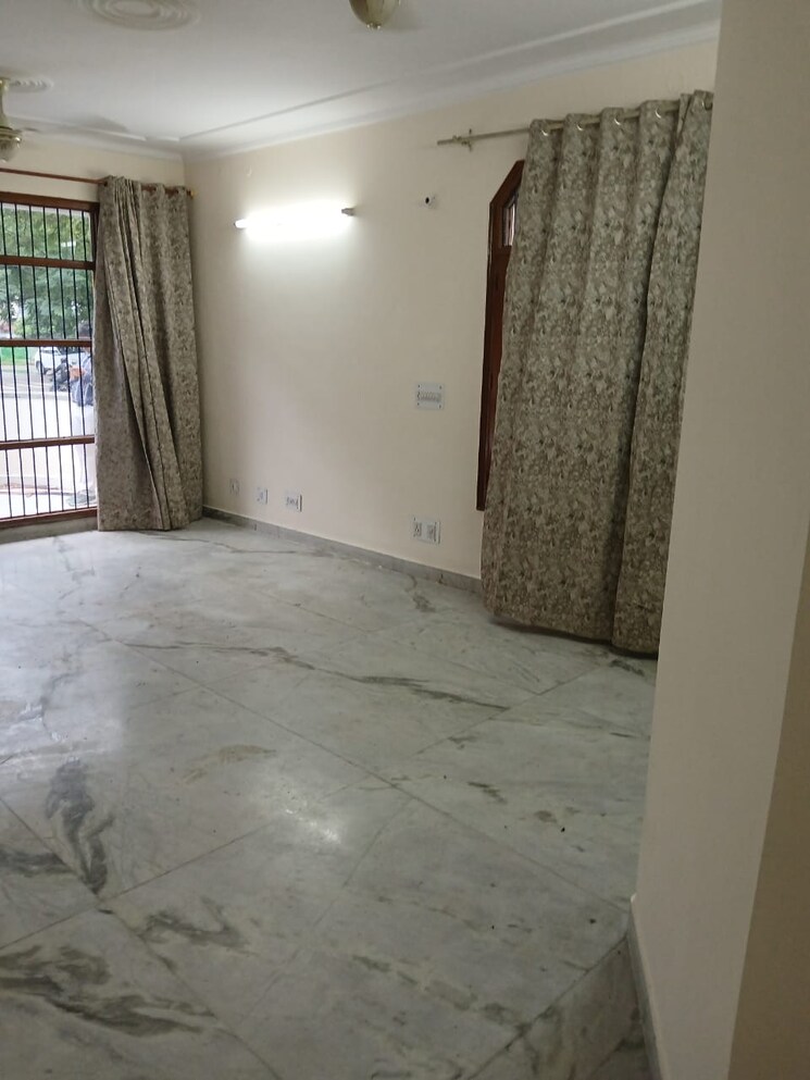 Room, sector 38 3 Bedroom 3500 Sq.Ft. Builder Floor In Sector 38 Chandigarh 9196833