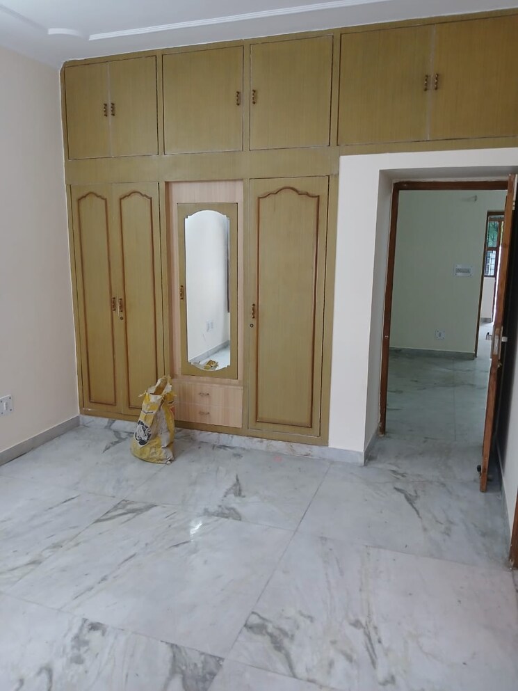 Room, sector 38 3 Bedroom 3500 Sq.Ft. Builder Floor In Sector 38 Chandigarh 9196833