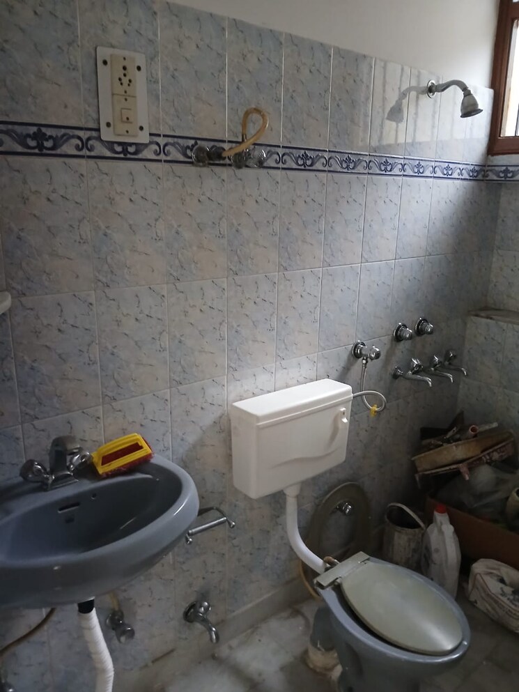 Bathroom, sector 38 3 Bedroom 3500 Sq.Ft. Builder Floor In Sector 38 Chandigarh 9196833