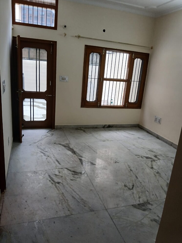 Room, sector 38 3 Bedroom 3500 Sq.Ft. Builder Floor In Sector 38 Chandigarh 9196833