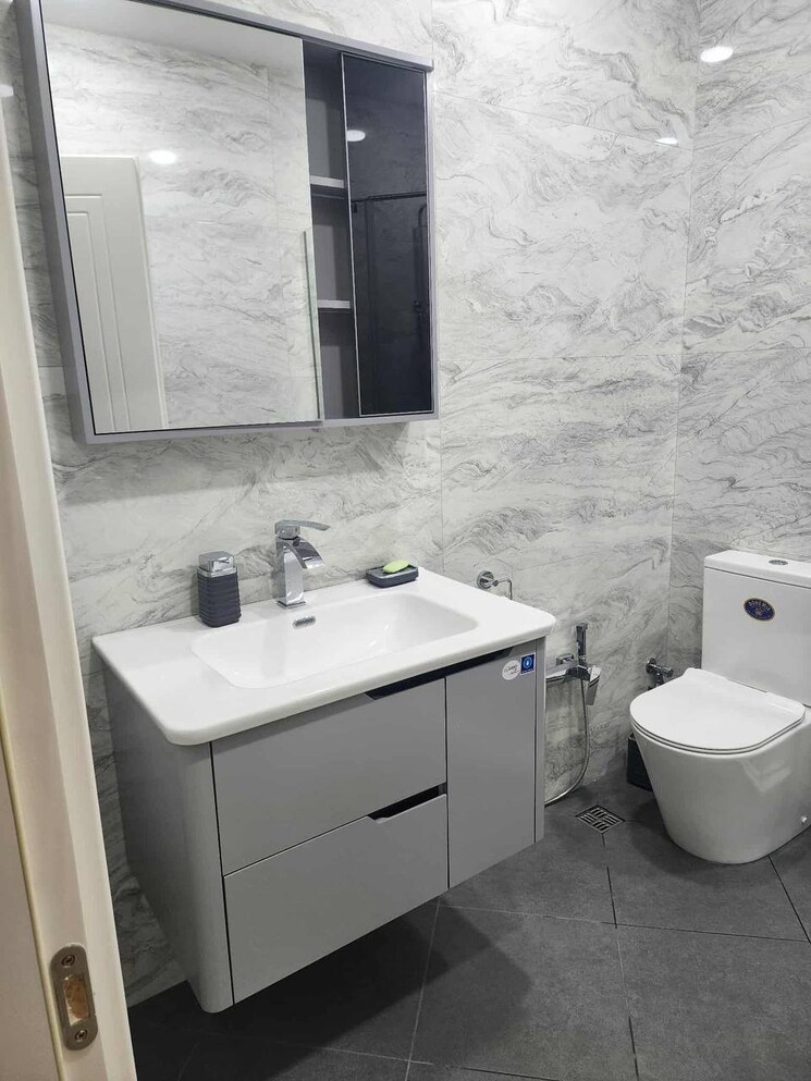 Bathroom, uttam nagar 3 Bedroom 100 Sq.Yd. Builder Floor In Uttam Nagar Delhi 9196840