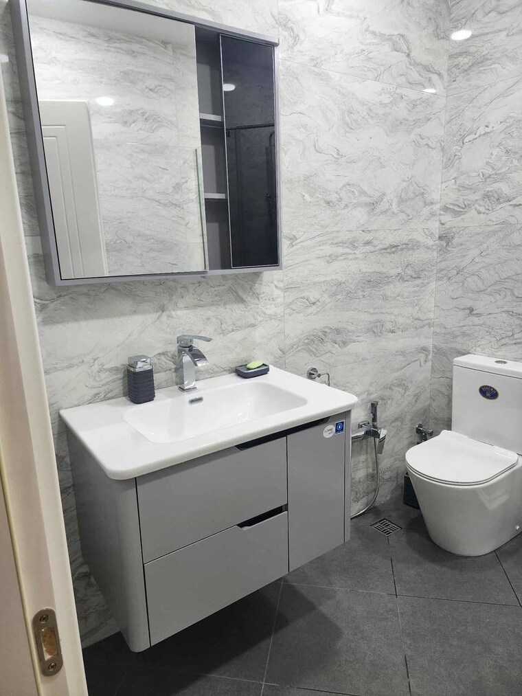 Bathroom, uttam nagar 3 Bedroom 100 Sq.Yd. Builder Floor In Uttam Nagar Delhi 9196840