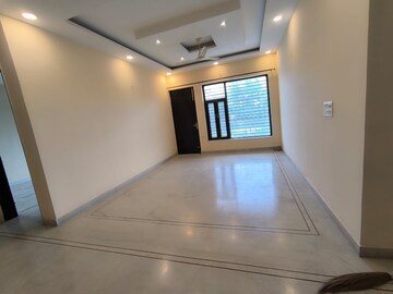 Room in 4 BHK Builder Floor at Green Fields Colony – for Rent