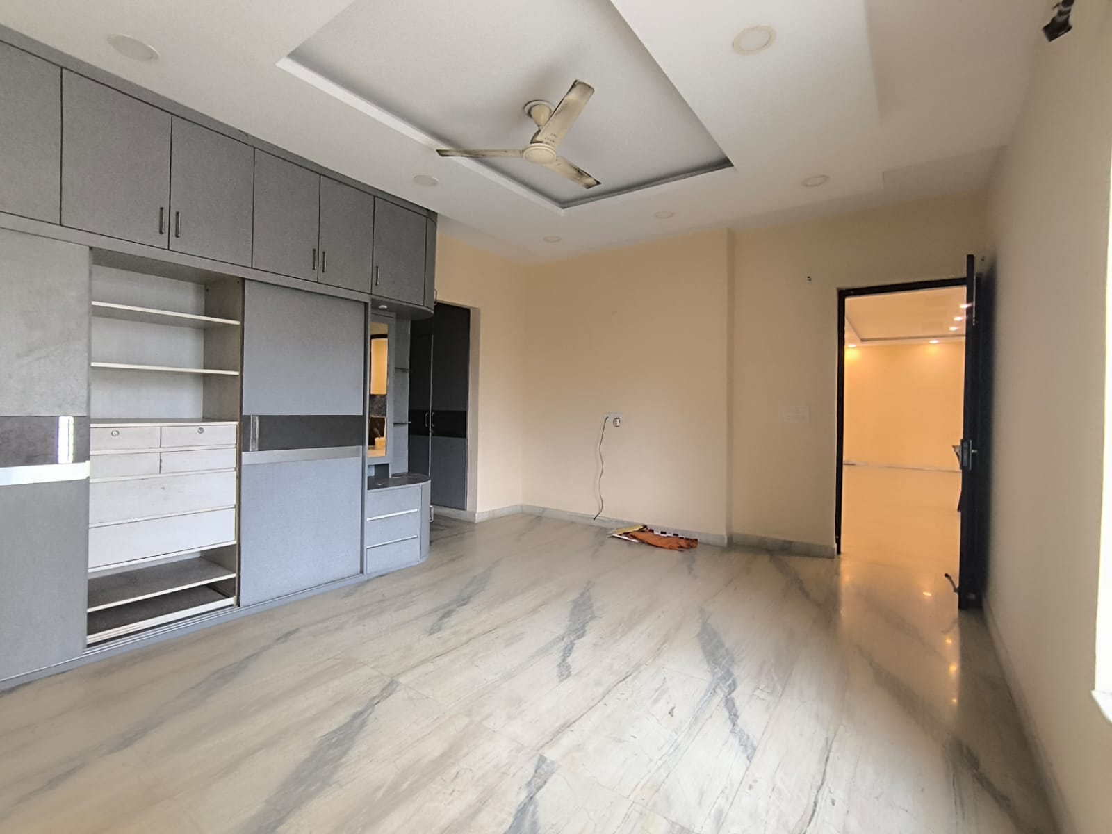 4 BHK + Pooja Room,Servant Room,Study Room,Extra Room Builder Floor For Rent in Green Fields Colony