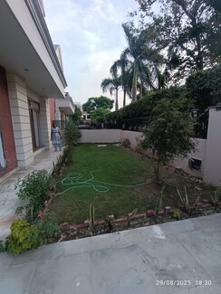 5 BHK + Servant Room Villa For Sale in Sector 118