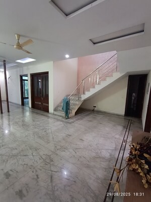 Room in 5 BHK Villa at Sector 118 – for Sale