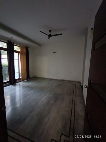 Room in 5 BHK Villa at Sector 118 – for Sale