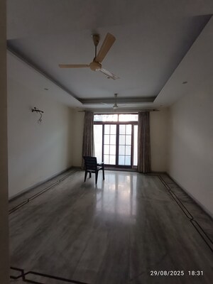Room in 5 BHK Villa at Sector 118 – for Sale