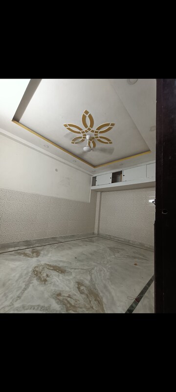Bedroom in 2 BHK Builder Floor at Mayur Vihar Phase 1 – for Rent