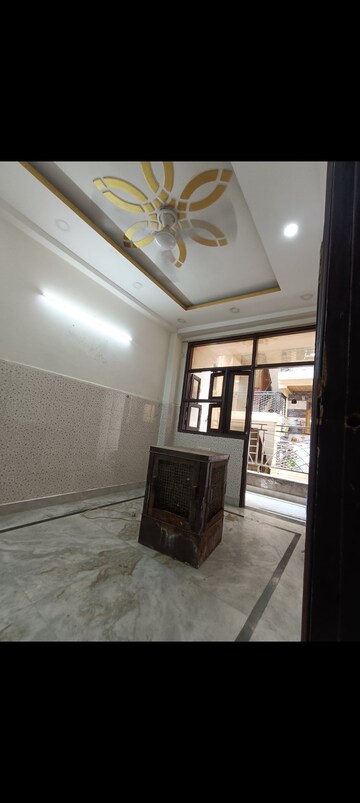 Bedroom in 2 BHK Builder Floor at Mayur Vihar Phase 1 – for Rent