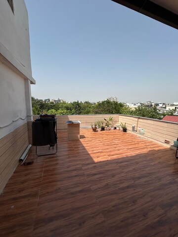 Parking in 1 BHK Builder Floor at Sector 31 – for Rent