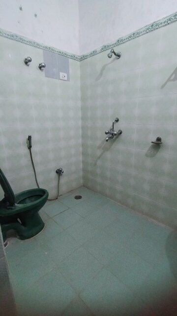Bathroom in 6+ BHK Villa at Gomti Nagar – for Rent