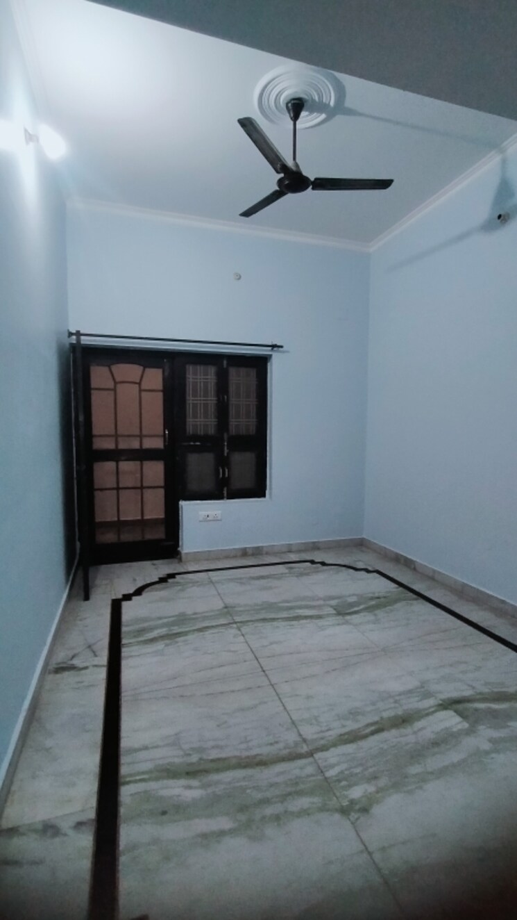 Room, gomti nagar 6+ Bedroom 3400 Sq.Ft. Villa In Gomti Nagar Lucknow 9196946