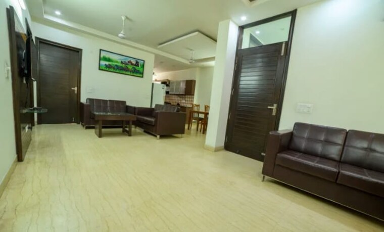  Parking, palam-vihar-residents-association 3 Bedroom 3000 Sq.Ft. Independent House In Palam Vihar Gurgaon 9196962