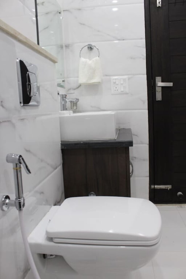 Bathroom, palam-vihar-residents-association 3 Bedroom 3000 Sq.Ft. Independent House In Palam Vihar Gurgaon 9196962