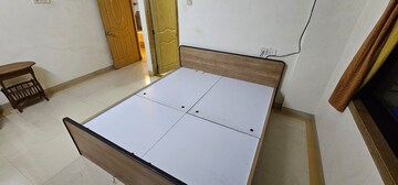 Room in 3 BHK Apartment at Thane West – for Rent
