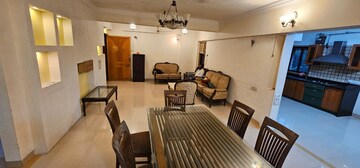 Team Area in 3 BHK Apartment at Thane West – for Rent