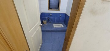 Furnished Amenities in 3 BHK Apartment at Thane West – for Rent