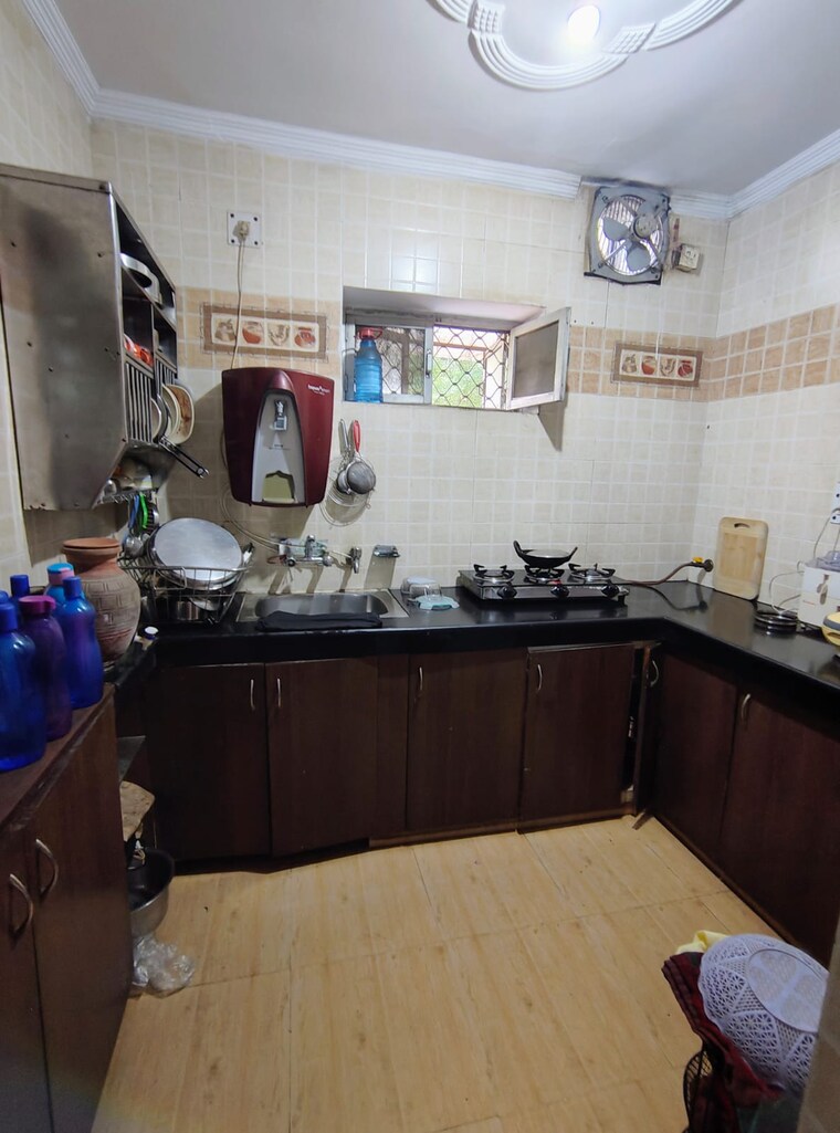 Kitchen, mayur vihar phase 1 3 Bedroom 1350 Sq.Ft. Apartment In Mayur Vihar Phase 1 Delhi 9196978