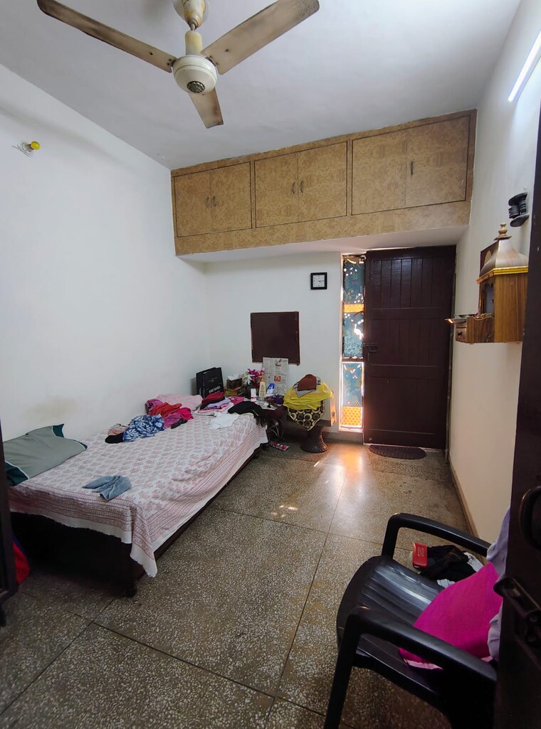 Room, mayur vihar phase 1 3 Bedroom 1350 Sq.Ft. Apartment In Mayur Vihar Phase 1 Delhi 9196978