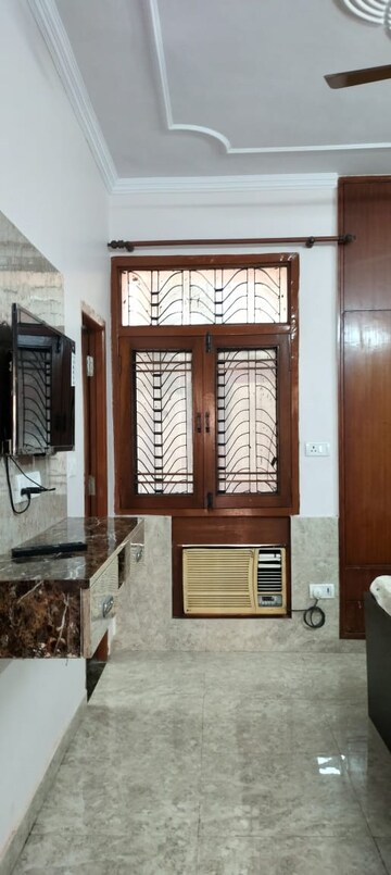 Room in 2 BHK Apartment at Sector 15 – for Rent
