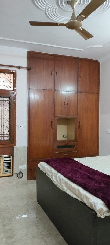 Master Bedroom in 2 BHK Apartment at Sector 15 – for Rent