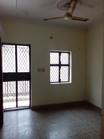 Room in 1 BHK Apartment at Sarita Vihar – for Rent