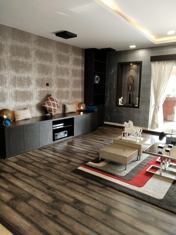 Bedroom in 4 BHK Apartment at Oberoi Sky Gardens, Andheri West – for Rent