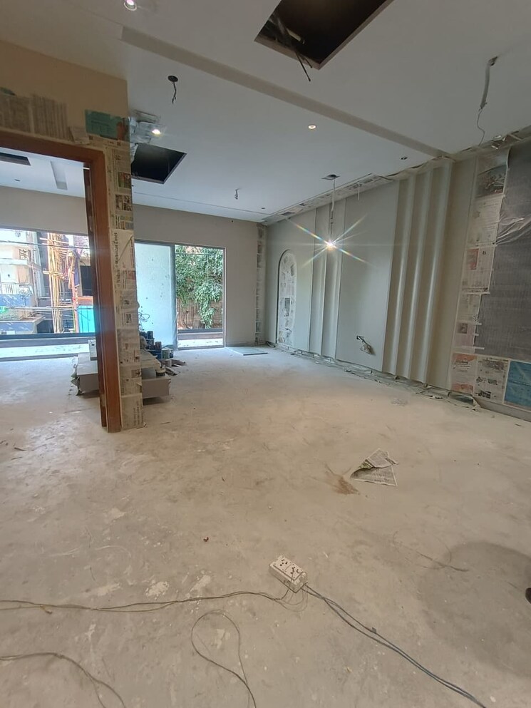 Room, model town phase 2 4 Bedroom 272 Sq.Yd. Builder Floor In Model Town Phase 2 Delhi 9196995