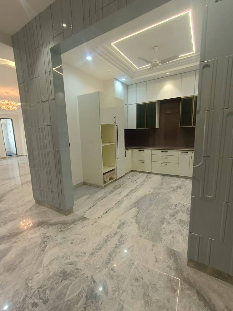 undefined, model town phase 2 4 Bedroom 272 Sq.Yd. Builder Floor In Model Town Phase 2 Delhi 9196995