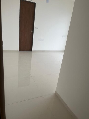 Room in 3 BHK Apartment at Runwal Nirvana, Parel – for Rent