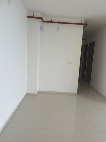 Room in 3 BHK Apartment at Runwal Nirvana, Parel – for Rent