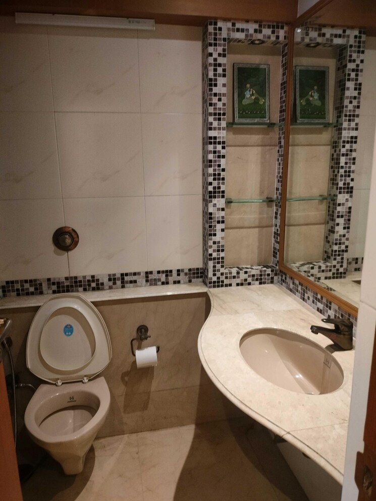 Bathroom, naman-habitat 3 Bedroom 1025 Sq.Ft. Apartment In Andheri West Mumbai 9197001