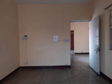 Room in 2 BHK Apartment at Sarita Vihar – for Rent