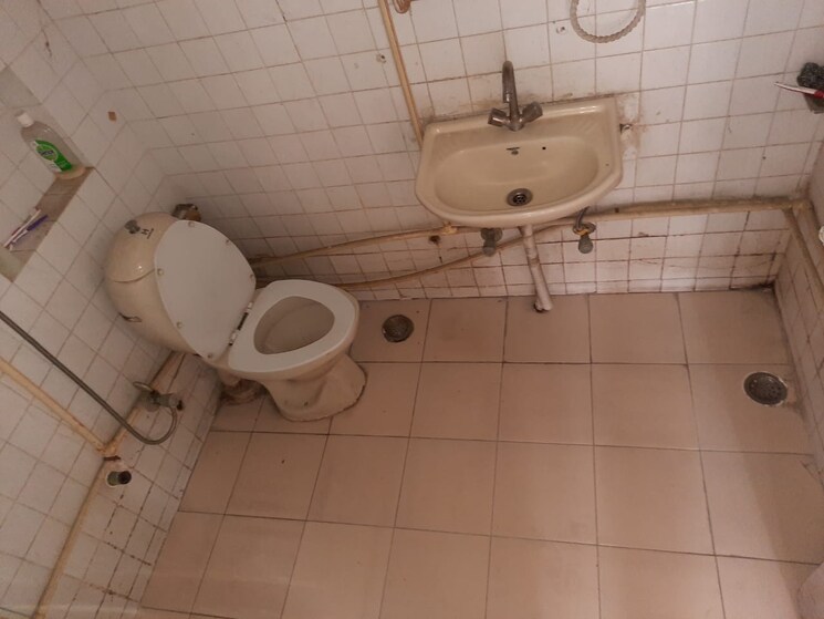 Bathroom, sarita vihar 2 Bedroom 1250 Sq.Ft. Apartment In Sarita Vihar Delhi 9197015