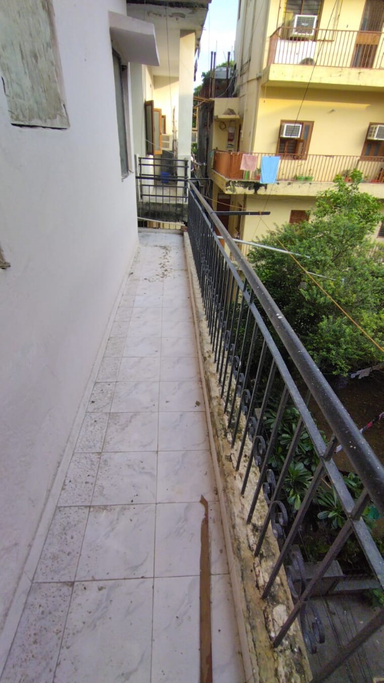 Balcony, jasola vihar 2 Bedroom 700 Sq.Ft. Apartment In Jasola Vihar Delhi 9197025