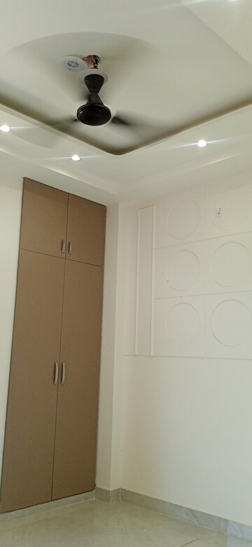 Room in 2 BHK Builder Floor at Igi Airport Area – for Sale