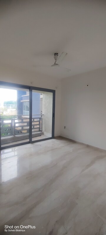 Room in 3 BHK Apartment at Imperial Heights Goregaon West, Goregaon West – for Rent