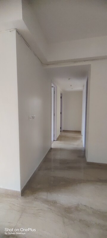 Room in 3 BHK Apartment at Imperial Heights Goregaon West, Goregaon West – for Rent