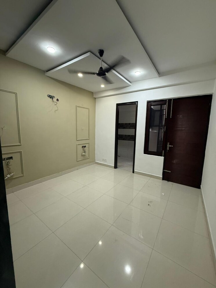 Room, dhakoli 3 Bedroom 132 Sq.Yd. Apartment In Dhakoli Zirakpur 9197084