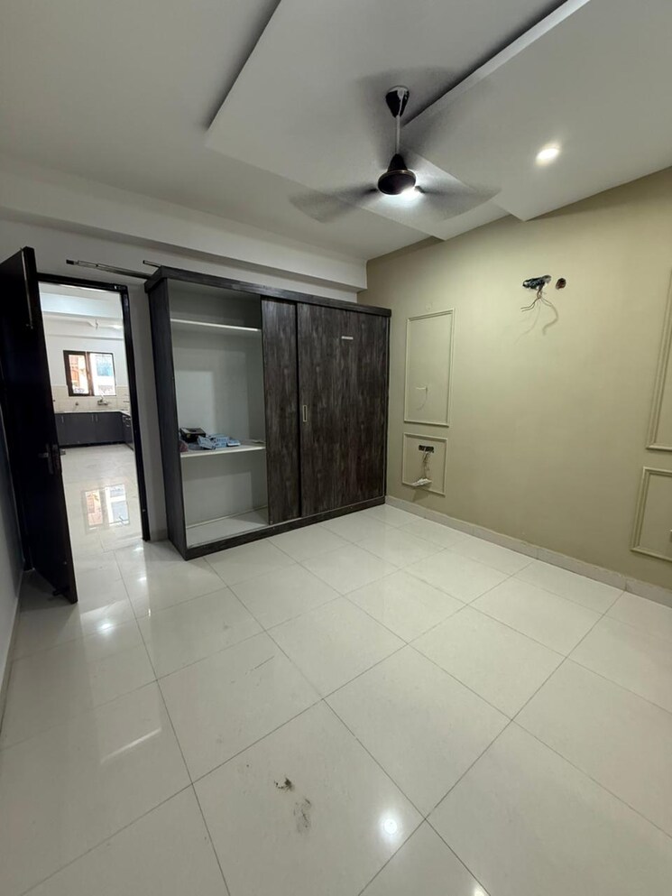 Room, dhakoli 3 Bedroom 132 Sq.Yd. Apartment In Dhakoli Zirakpur 9197084