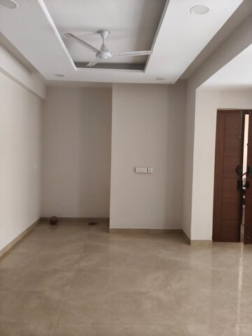 Room in 3 BHK Apartment at HLP Palmillas, Vip Road – for Rent