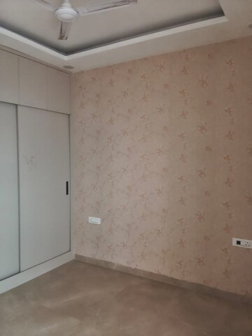 Room in 3 BHK Apartment at HLP Palmillas, Vip Road – for Rent