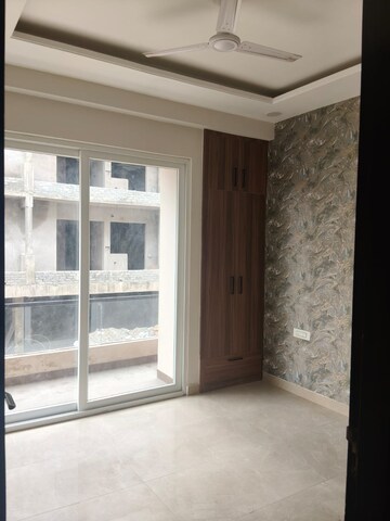 Room in 3 BHK Apartment at HLP Palmillas, Vip Road – for Rent
