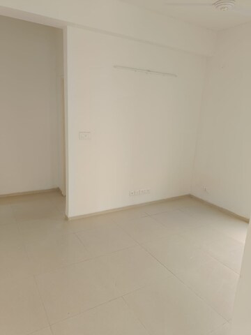 Room in 3 BHK Apartment at Sobha City Gurgaon, Sector 108 – for Rent