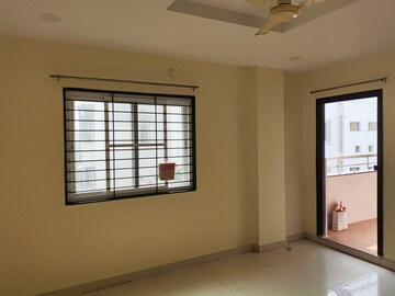 Room in 2 BHK Apartment at Alkapoor – for Rent