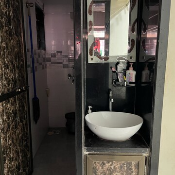 Bathroom in 1.5 BHK Apartment at Shah Complex 2, Sanpada Sector 1 – for Rent