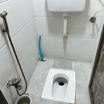 Bathroom in 1.5 BHK Apartment at Shah Complex 2, Sanpada Sector 1 – for Rent