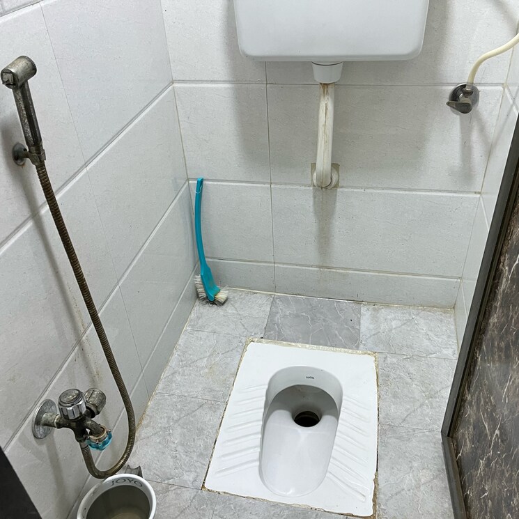 Bathroom, shah-complex-2 1.5 Bedroom 500 Sq.Ft. Apartment In Sanpada Sector 1 Navi Mumbai 9197171