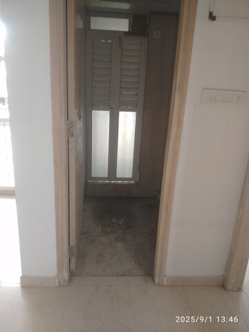 Room in 2 BHK Apartment at Worli – for Rent